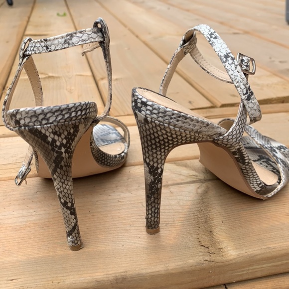 Heel sandals made by Truffle collection. Snake skin pattern size 37 - Picture 6 of 10
